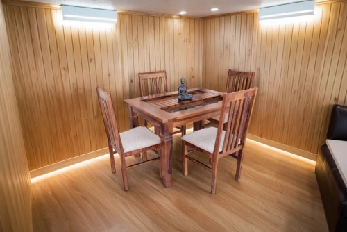 4-Seater swingo dining table with vernal upholstery chair