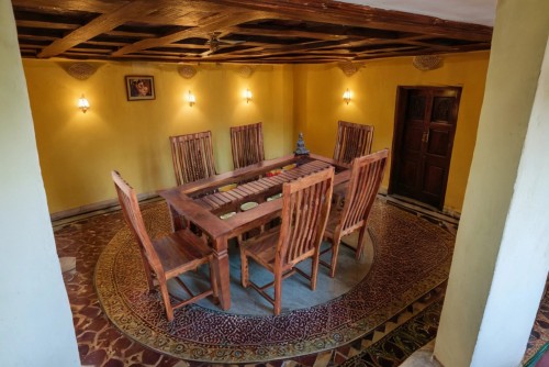 8 Seater swingo dining table with zernal wooden chair