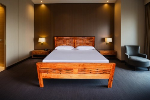 Spline King Bed