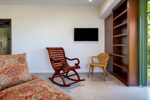 Ease rocking chair 
