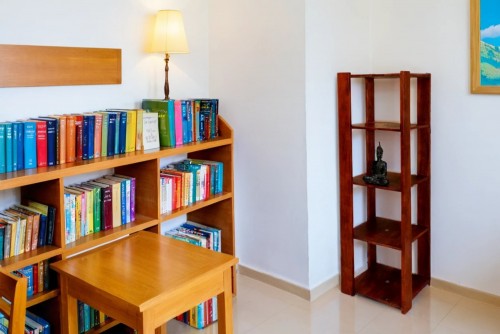 Harry Acacia wood book rack